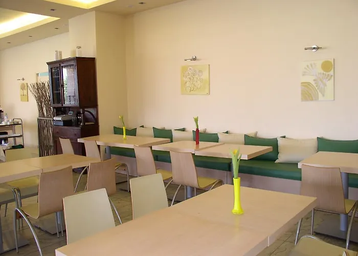 מלון דירות Astra Village And